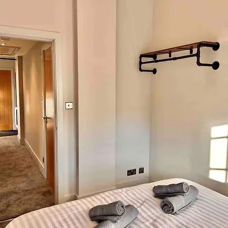 Apartman Potters Loft, Centre, Parking, Next Door To Beatrix Potter Exhibition Bowness-on-Windermere