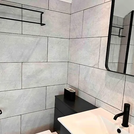 Potters Loft, Centre, Parking, Access