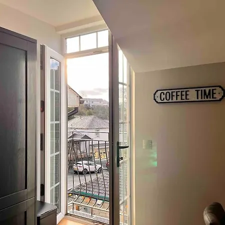 Potters Loft, Centre, Parking, Next Door To Beatrix Potter Exhibition Apartman Bowness-on-Windermere